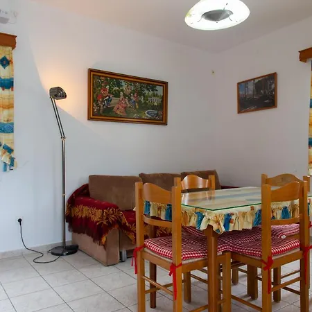 Aphrodite * Artemonas