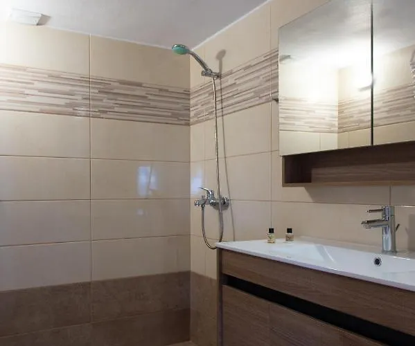 Aphrodite * Artemonas