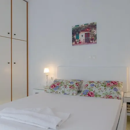 Aphrodite * Artemonas